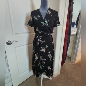 Short Sleeve Black Dress w/floral accents Wrap style with elastic waist Sz S